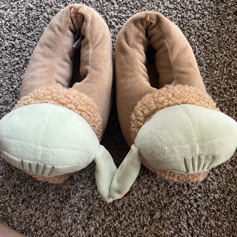 LAST CHANCE American Eagle baby yoda Grogu slippers - Picture 2 of 5